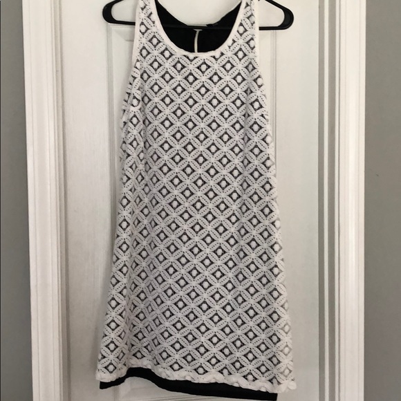 *SOLD* Black and white lace dress - Picture 4 of 5